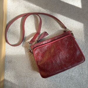 Gun Tote'n Mamas Tooled American Cowhide Concealed Carry Purse Berry/Red